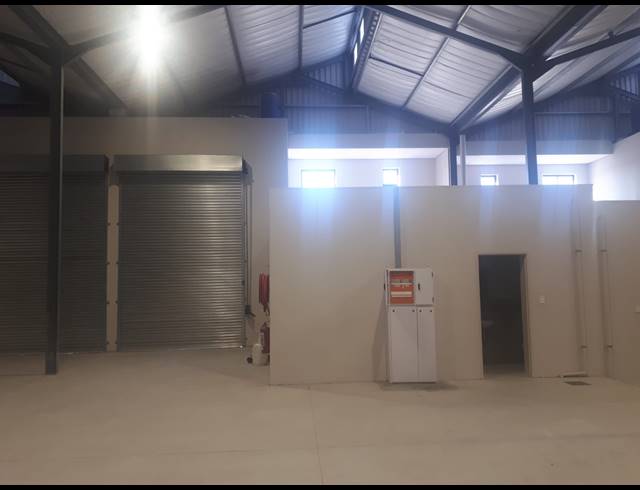 302M² WAREHOUSE TO LET IN FISANTEKRAAL INDUSTRIAL